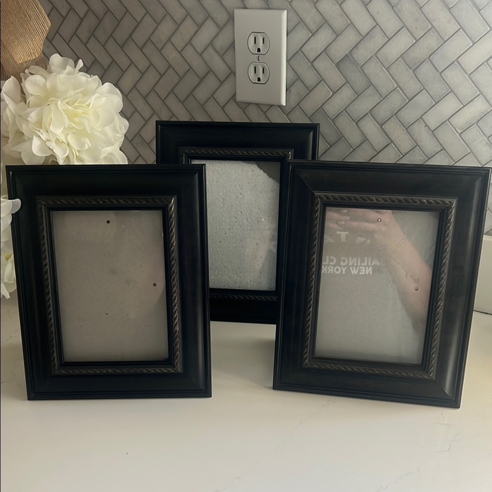Ornate Black Picture Frame Set with Vintage Design